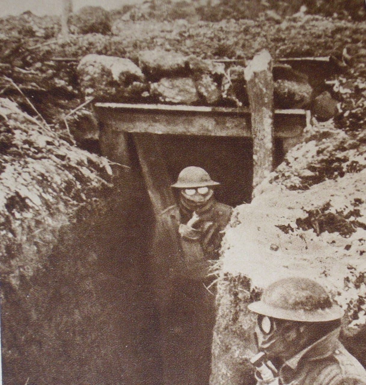 American's_wearing_gas_masks_during_World_War_I
